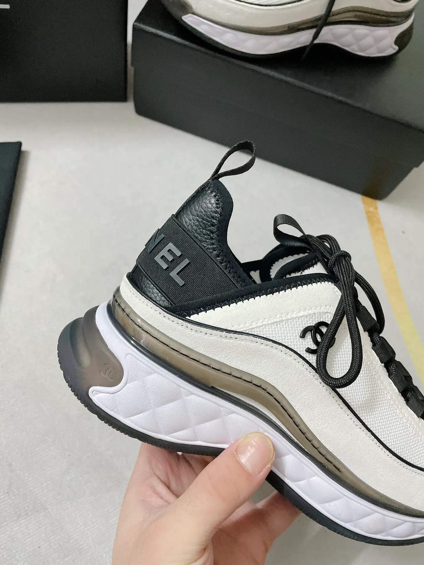 👟👟Ex-factory price 480👟👟 Women's shoes, women's clothing, women's shoes, women's clothing Size: 35-45 in stock, welcome to see the sign and taste the details. Chanel Chanel Couple Style Xiaoxiang Casual Sports Shoes Dad Shoes Couple Style Counter original version 1:1, each color is accurately matched and internally marked. Black and gold logo. Fabric: Silk cowhide/Imported sheep tendon Outsole: T👟👟Ex-factory price U outsole/Transparent crystal bottom Comes with flip-top magnet box, complete package